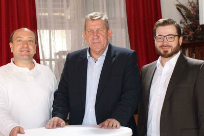 Andreas Schwarz mit Martin Dörfler (li.) und Simon Scholz (re.)